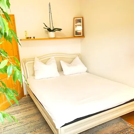 Bed & Breakfast 1,5-zimmer Mit Duschbad, Gartenblick, Kuehlschrank